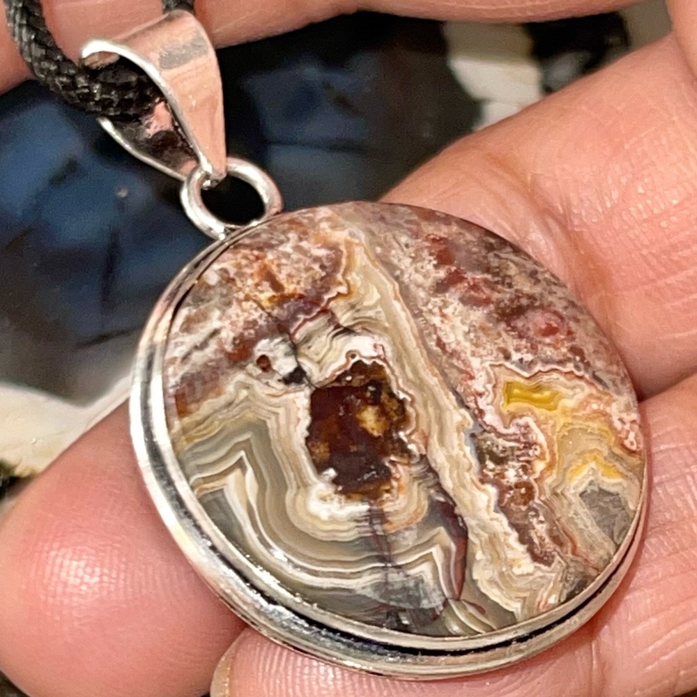 Small Mexican Crazy Lace Agate Pendant 1 1/2” - Picture 11 of 14